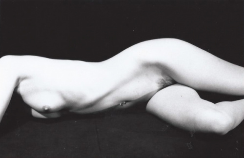 Desnudo.