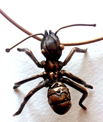 Colgante Hormiga., Cristina Duclós
